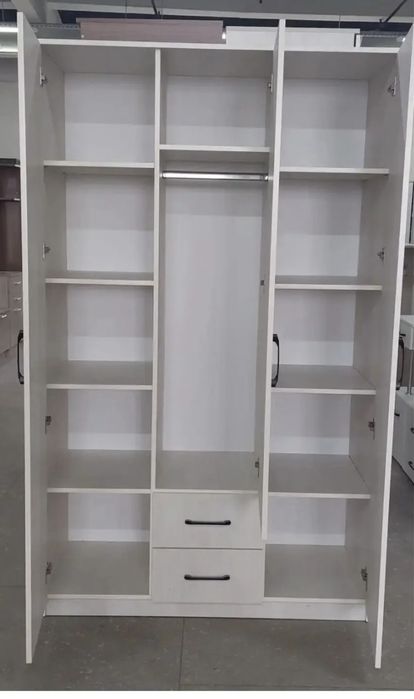 Шкаф 3х дверный