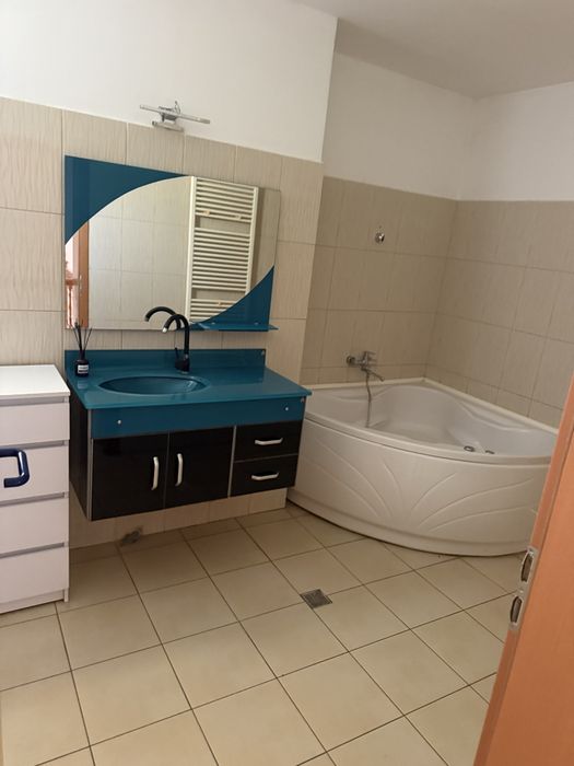 Inchiriez casa duplex 3-4 dormitoare,3 bai,buc mobilata