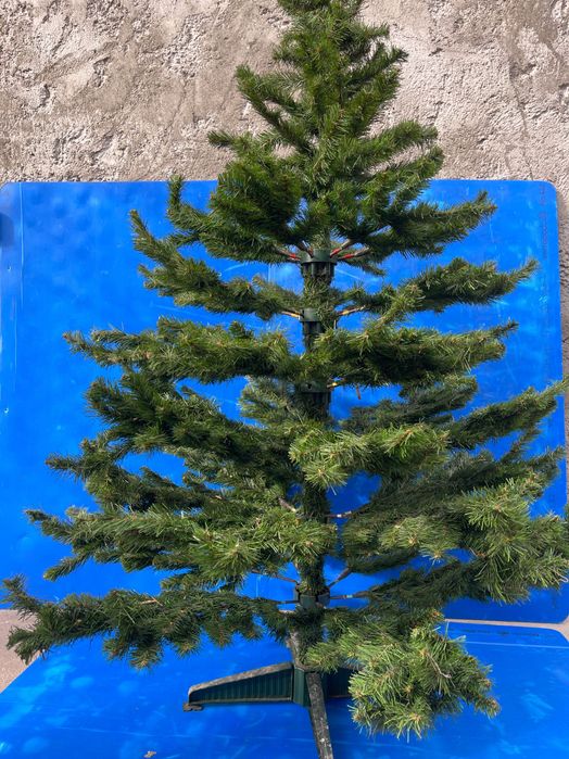 Brad artificial-Brad artificial verde + suport –demontabil –stare bună