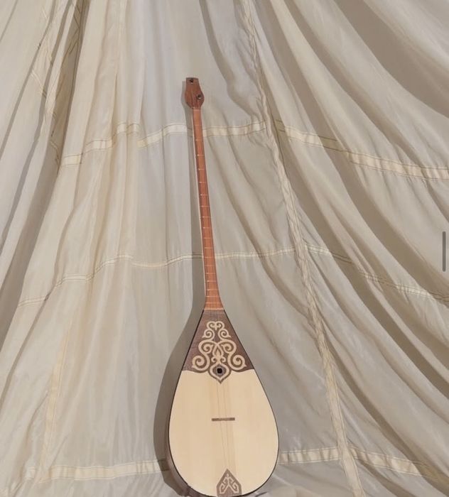 Домбыра детский взрослый чехолымен ТЕГІН ЖЕТКІЗУ