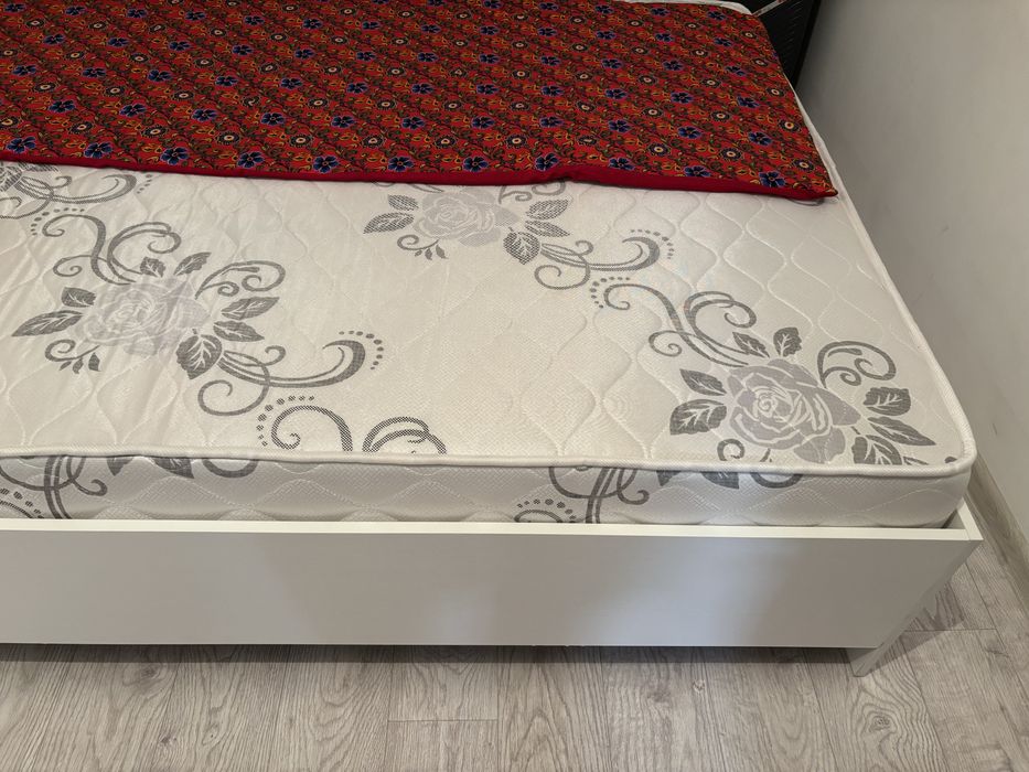 Продаю Кровать с матрасом