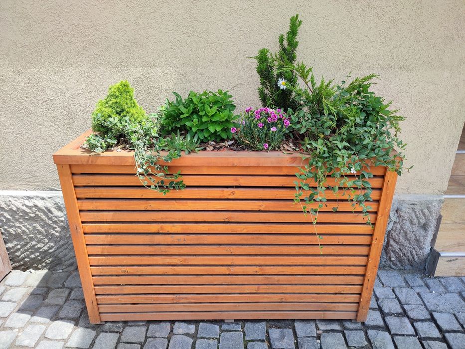 Jardiniere din lemn masiv