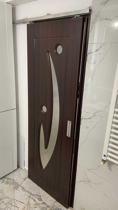 Vand usa glisanta pe dimensiunile 200 cm inaltime si 80 cm latime