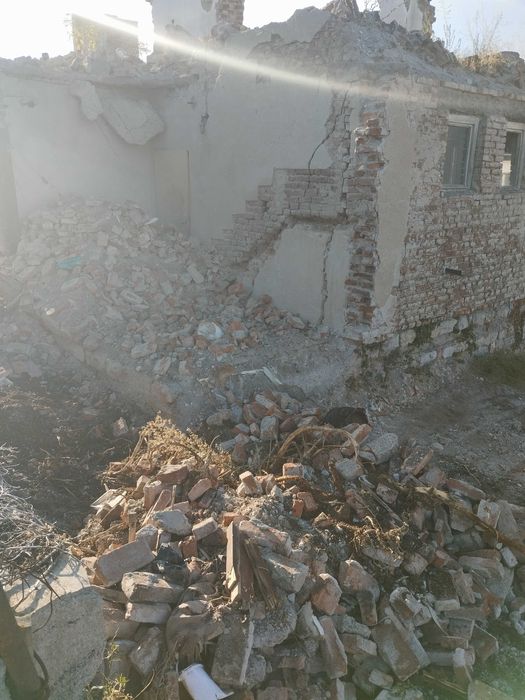 Подарявам тухли единички