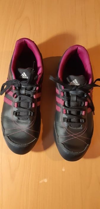 Маратонки Adidas от естествена кожа 45 лв.