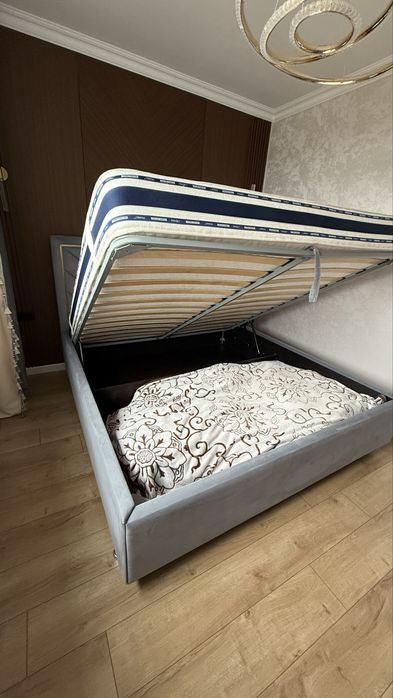 Продам 2х спальную кровать