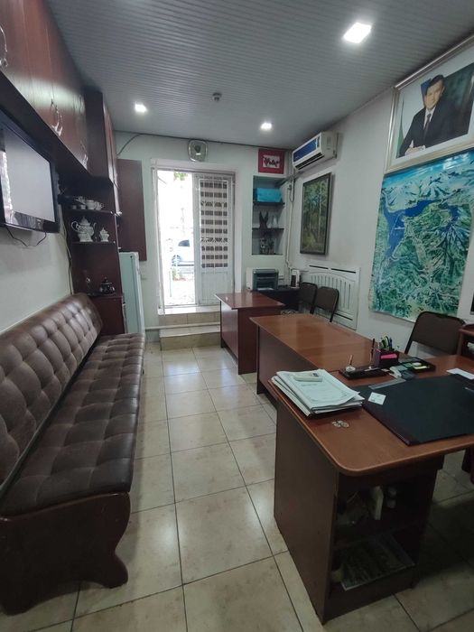 Офис вдоль дороги Чиланзар 1 квартал