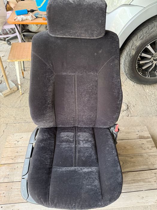 Продам сидения БМВ Е38
