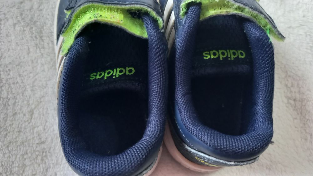 Маратонки Адидас номер 23