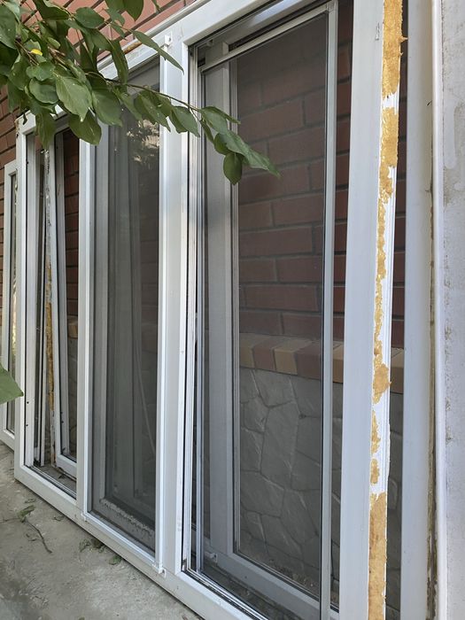 Продам 2 пластиковых окна