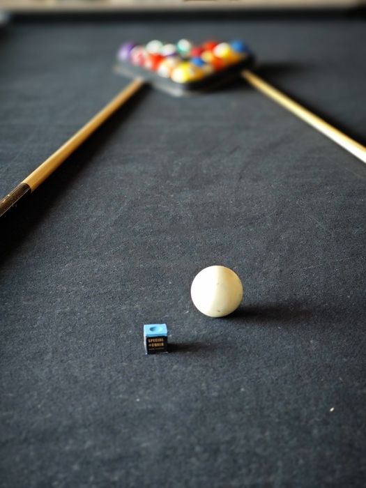 Билярдна маса , билярд