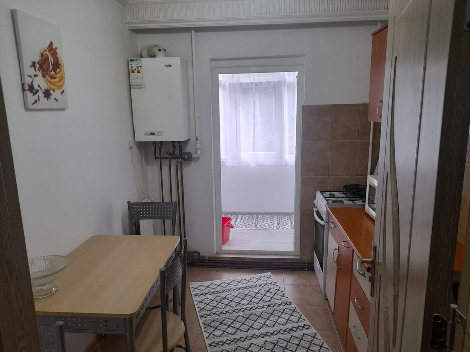Vând apartament 2 camere, etaj 1, Mioveni
