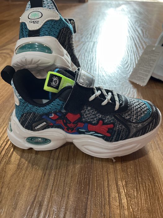 Продам кроссовки детские 32 размер