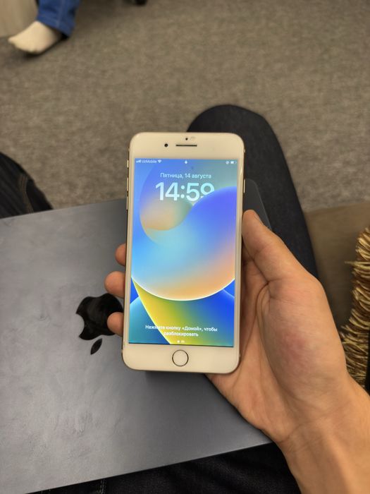 iPhone 8+ с гарантия