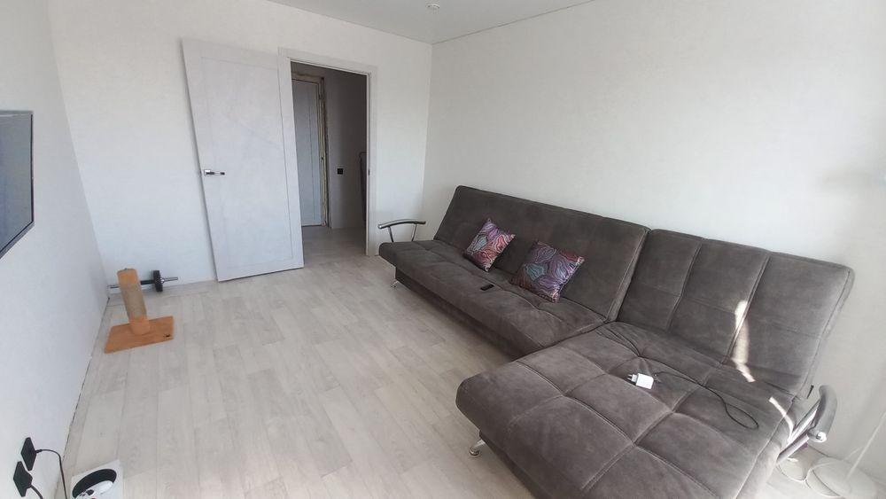 Продам  3х комнатную  в мжк