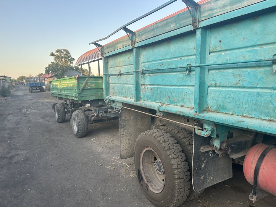 ЗиЛ самосвал жұмыс жасап жүр