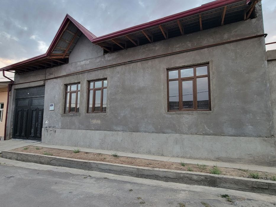 Hovli uchastka sotiladi