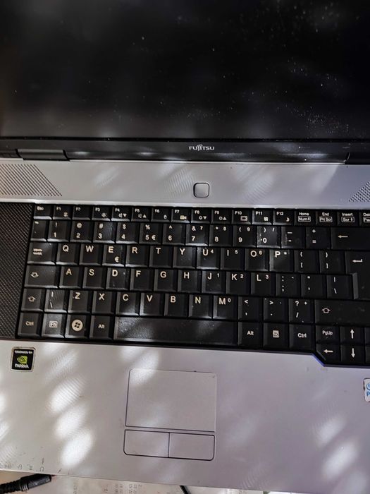 Vind leptop Fujitsu Esprimo V6555