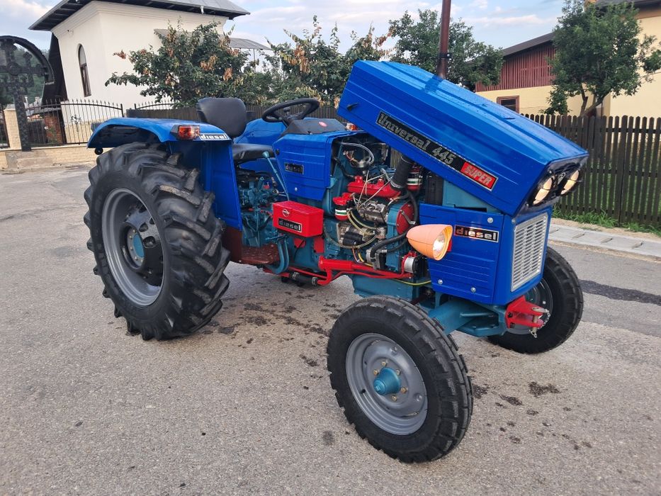 Tractor Universal 445
