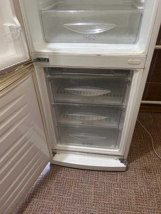 Продам холодильник LG