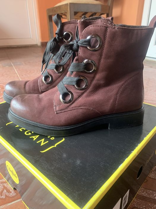 Ghete de piele culoarea visiniu noi