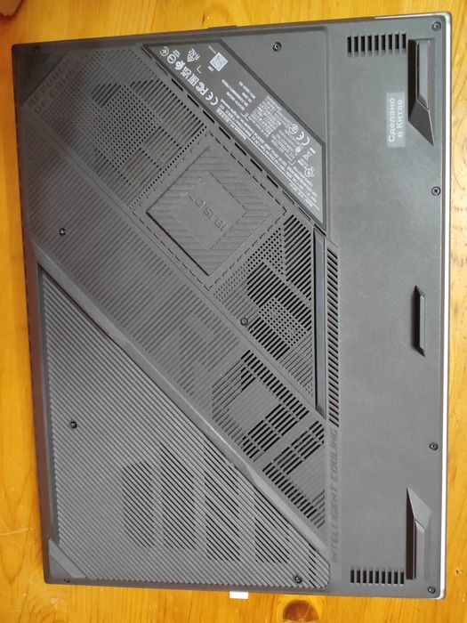 ASUS ROG Strix G16 / i7-13650HX / RTX 4060 / 16GB / 1TB / 240Hz