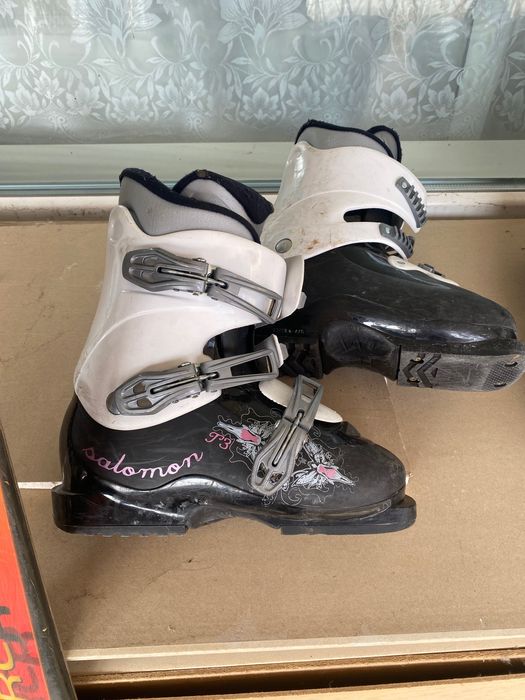 Продавам ски и ски обувки