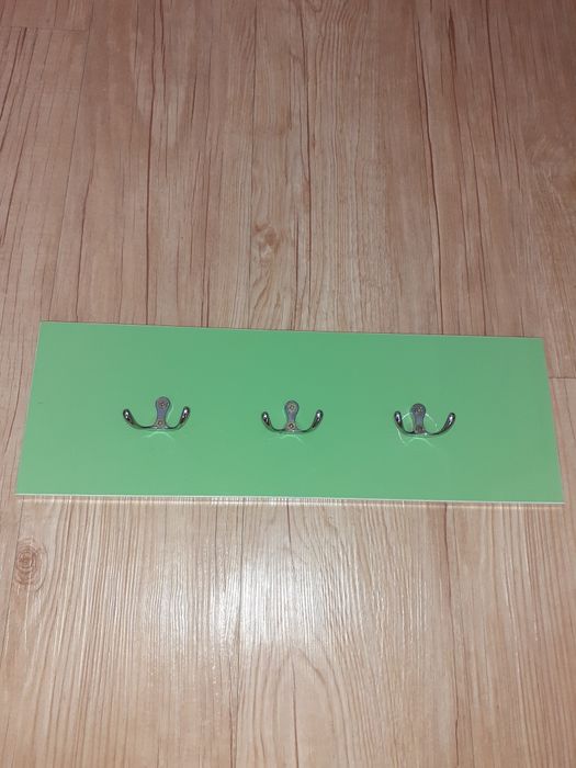 Продам вешалки 2 шт