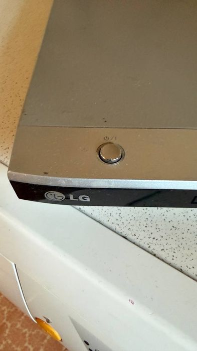 Видеопроигрыватель LG DGK684X