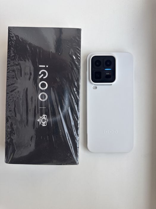 Iqoo 15 ultra 16/256 серебристый