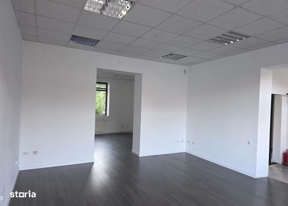 Spatiu de servicii sau birou, casa 4 incaperi 2 bai 130mp 1 parcare
