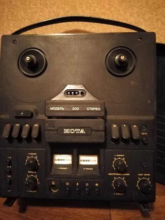 Катушечный магнитофон