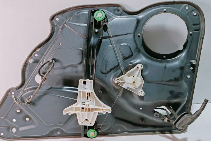 Macara geam  stanga spate  980861107 Volkswagen VW Passat B6