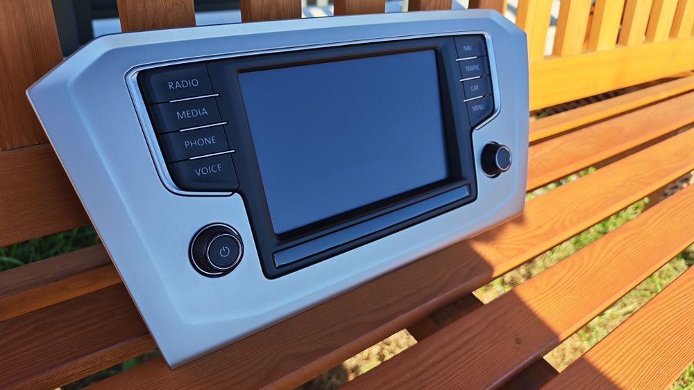 Display navigatie cu rama Passat B8