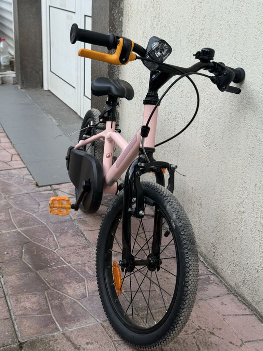Детско колело Decathlon BTWIN 500 16 инча, помощни колела.