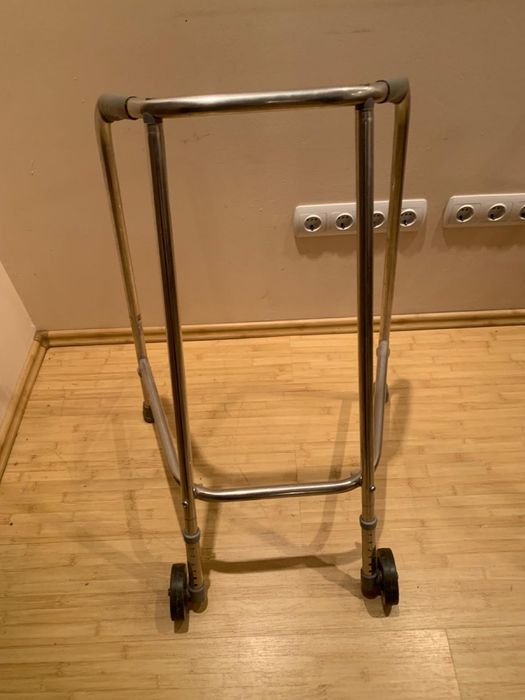 cadru din aluminiu cu 2 roti /baston