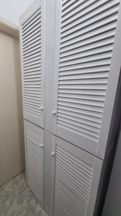 Шкаф за обувки с жалузни вратички