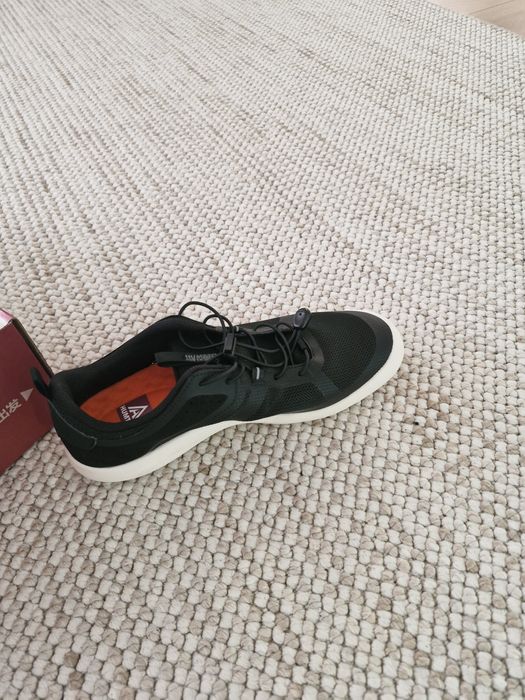 Кроссовки хумто 42размер