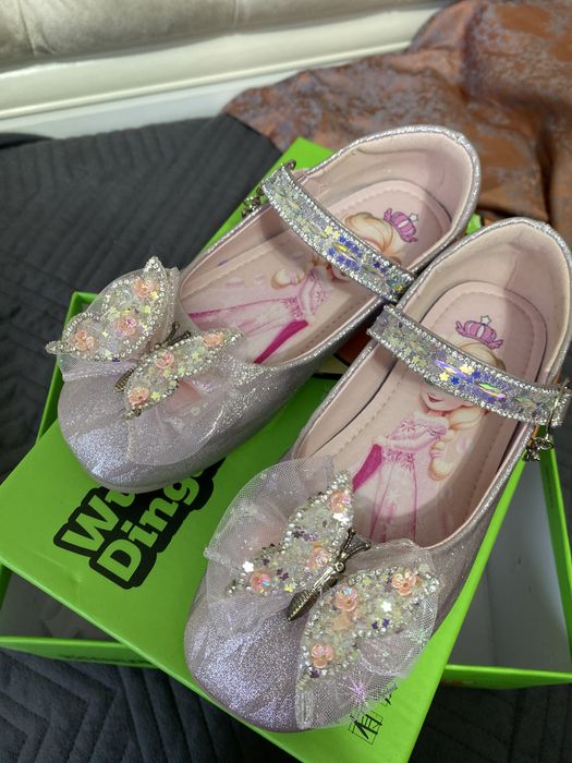 Продам туфли для девочки