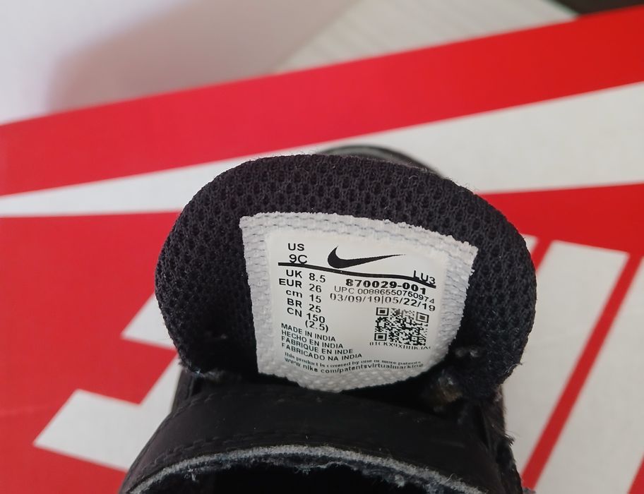 Маратонки nike 26