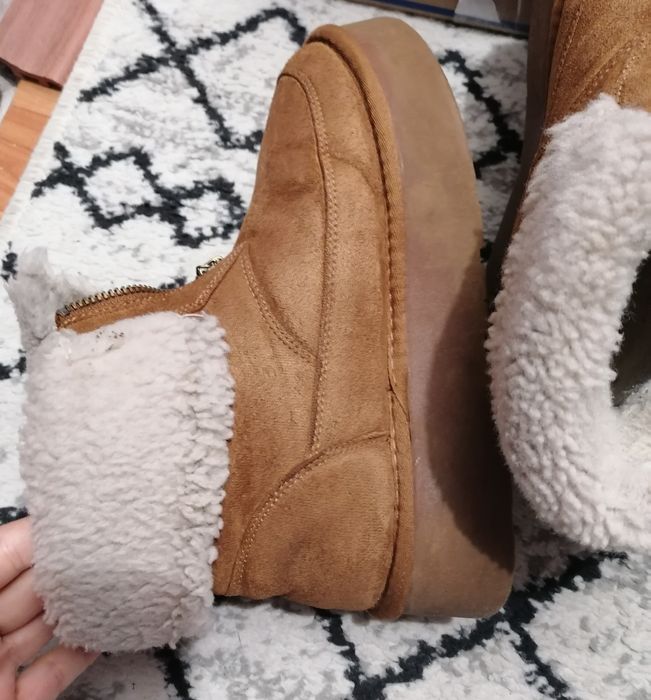 Ghete marimea 35 cu interiorul de 22.5 cm