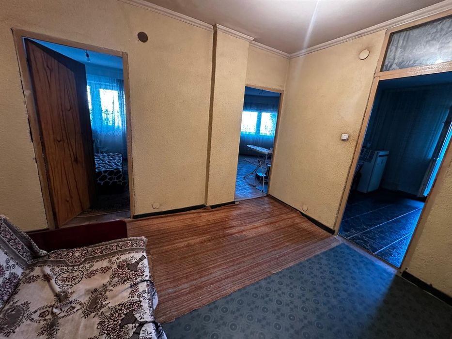 Vând apartament cu 3 camere  in cartierul Tudor Vladimirescu