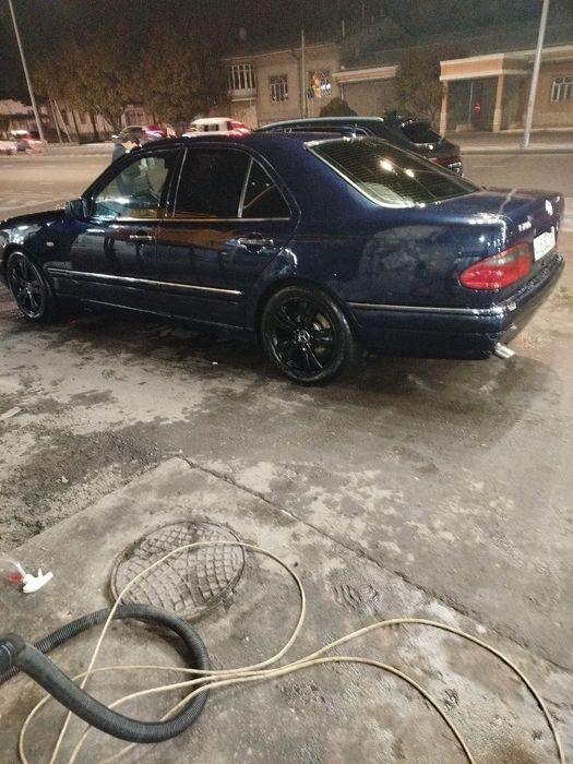 Mersdes 210 sotiladi