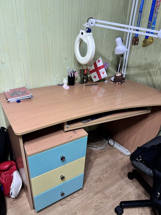 Продаю гарнитур в детскую комнату