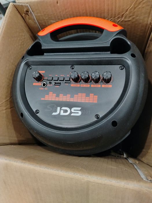 Музыкальная колонка с пультом