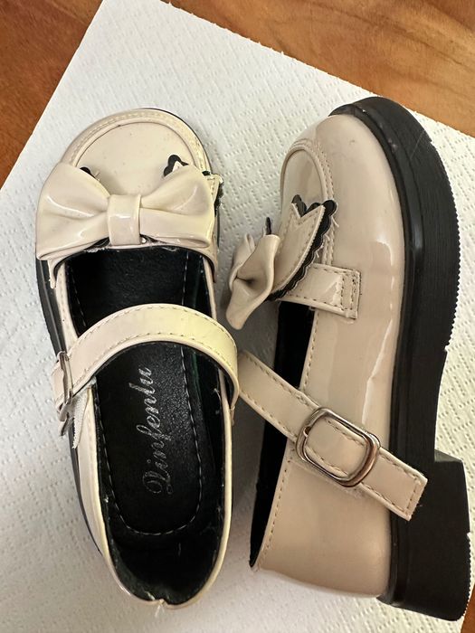Pantofi Zara copii, mărimea 27 sunt noi + pereche cadou