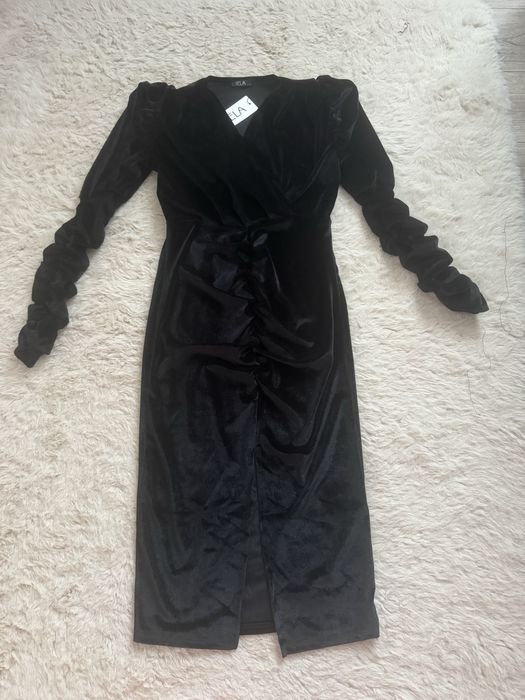 Rochie catifea noua cu eticheta!!