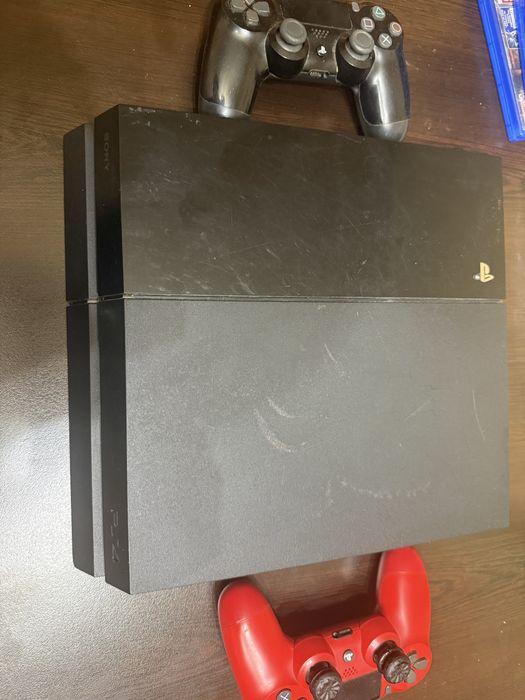 PS4 Fat + 2 джойстика + 10 игри