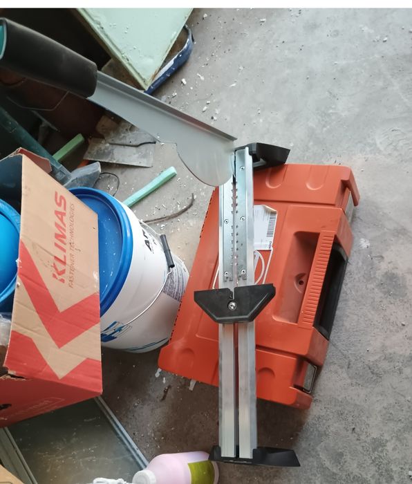 Гилутина ножица  за ламинат нова 60лв