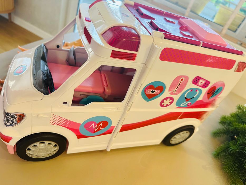 Оригинална Барби линейка с аксесоари